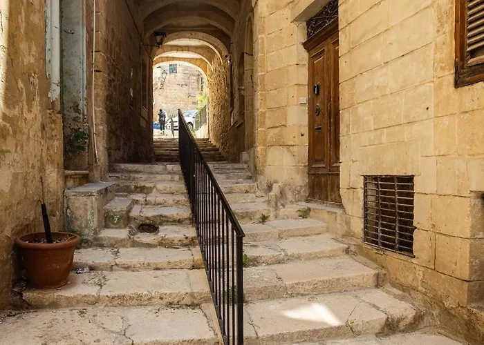 ホームステイ The Maltese Gem *